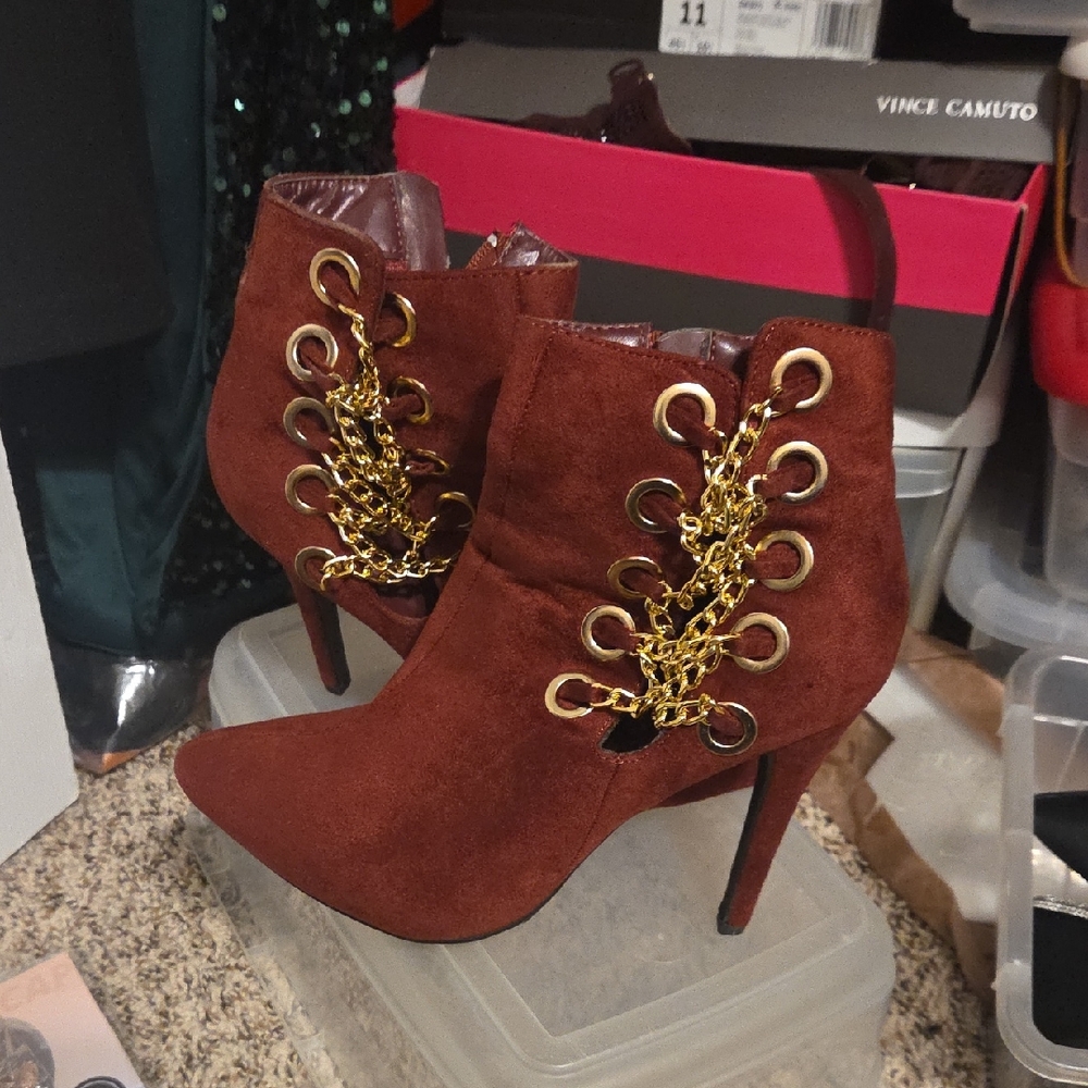 Women's Suede Burgundy Heeled Boots with Gold Chain